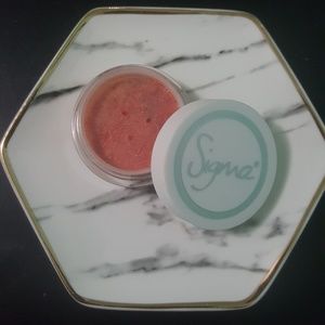 Sigma glitter in shade BLAZE (bright orange)